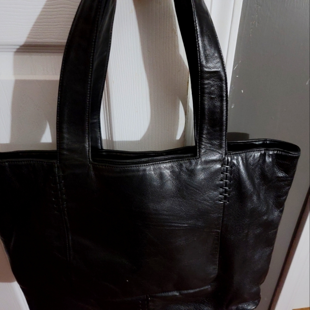 Lambskin leather top handle made in Italy 🇮🇹